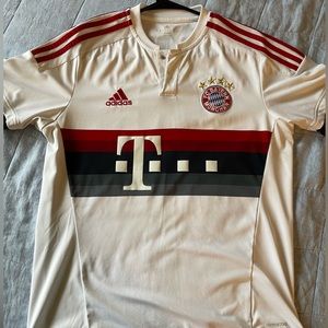 Adidas Bayern Munich Robert Lewandowski men’s jersey medium